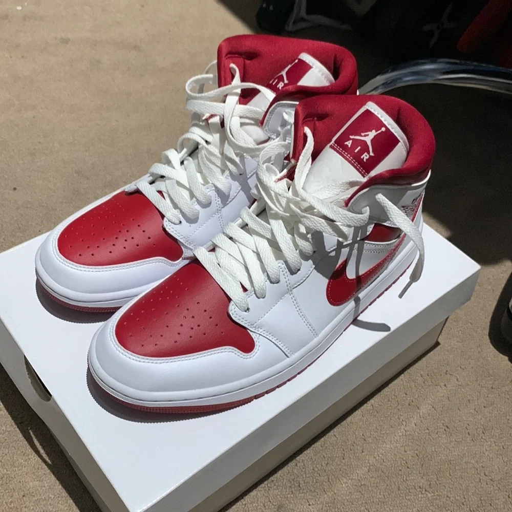 2022 Wmns Air Jordan 1 Mid 'White Pomegranate' - Picture 5 of 13
